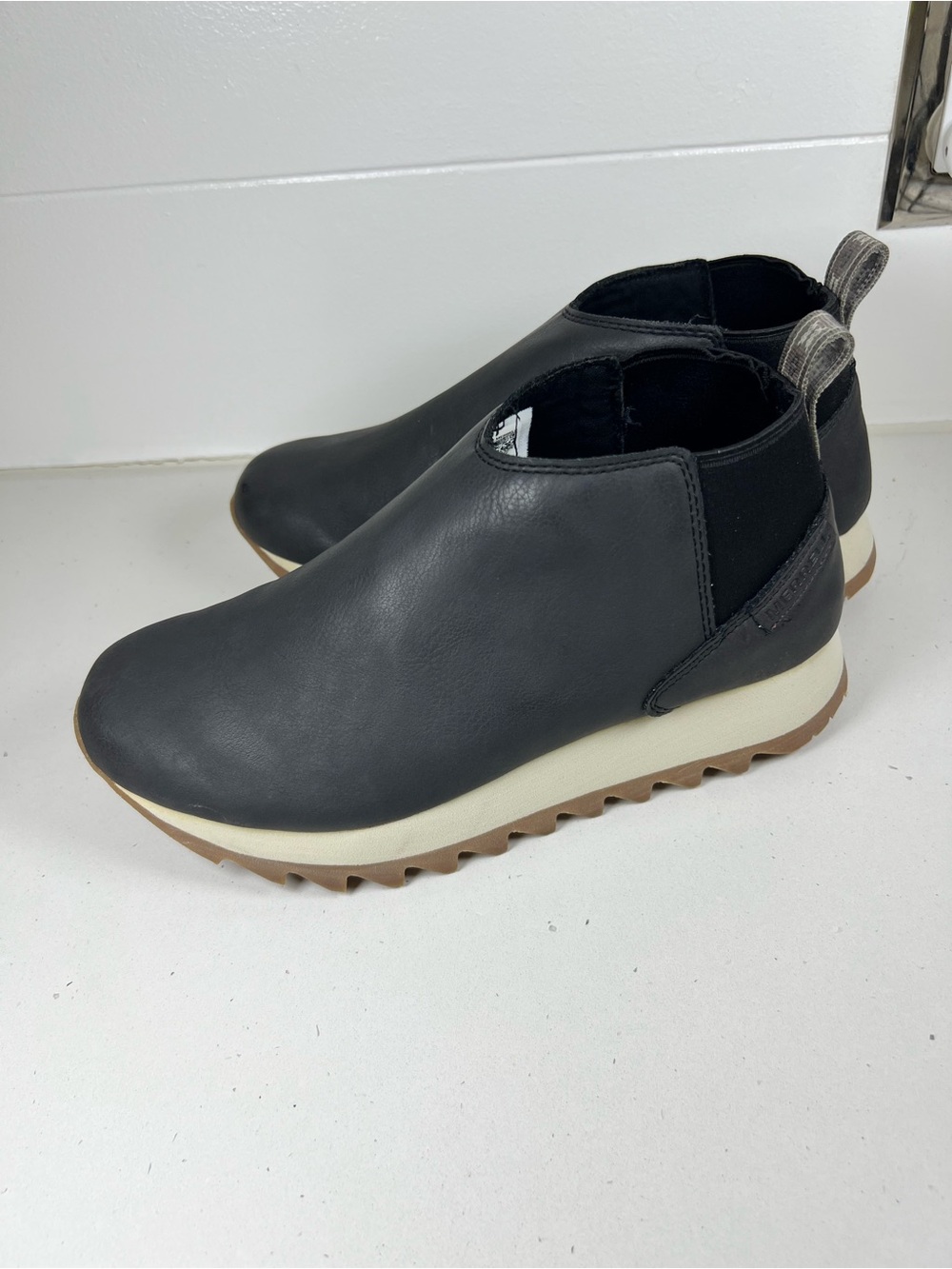 Merrell Alpine Chelsea Boots Black Vegan Leather Slip-On Ankle Boots Women’s 8 - Picture 3 of 6